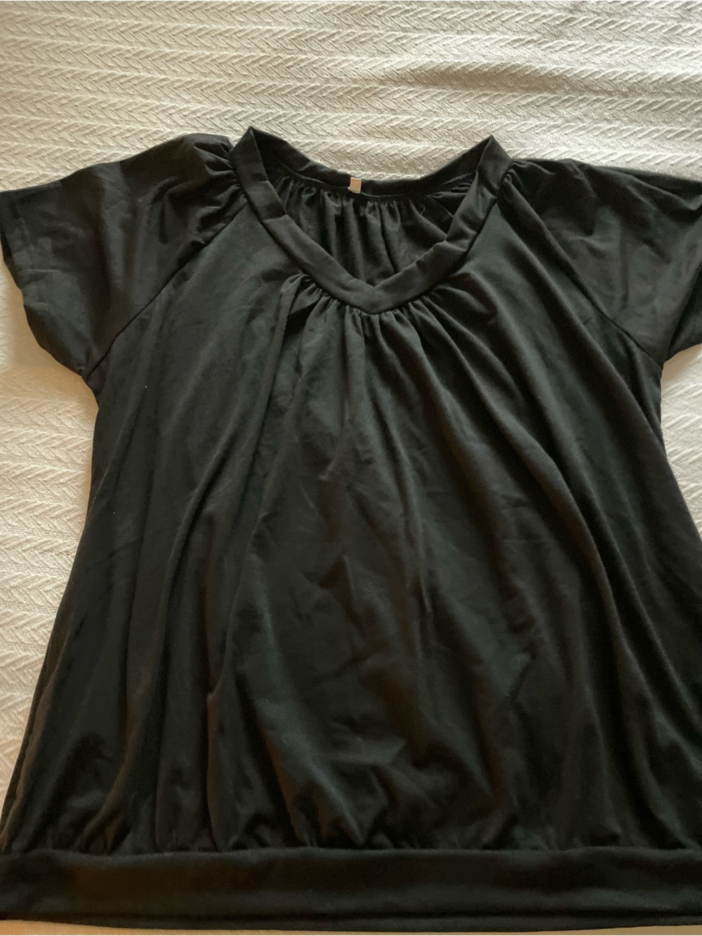 Black Women's Short-Sleeve Gathered V-Neck Top
